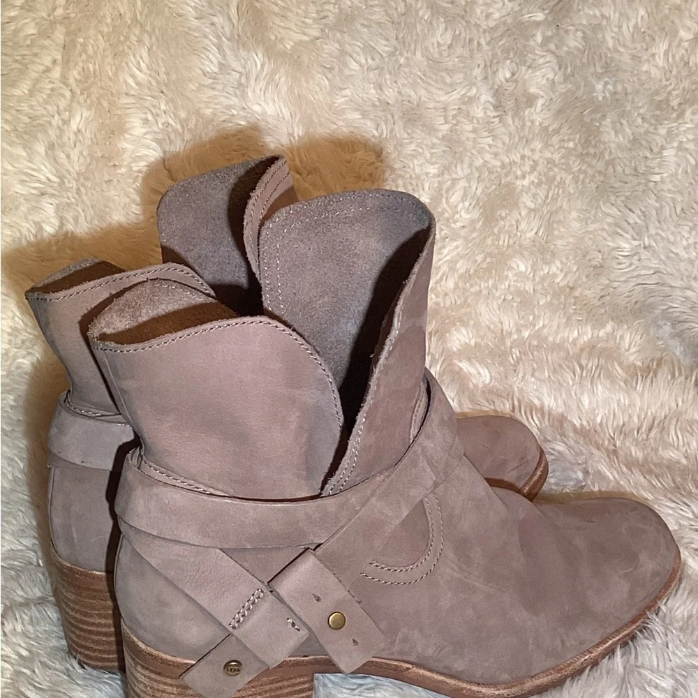 UGG Elora taupe nubuck harness booties size 10